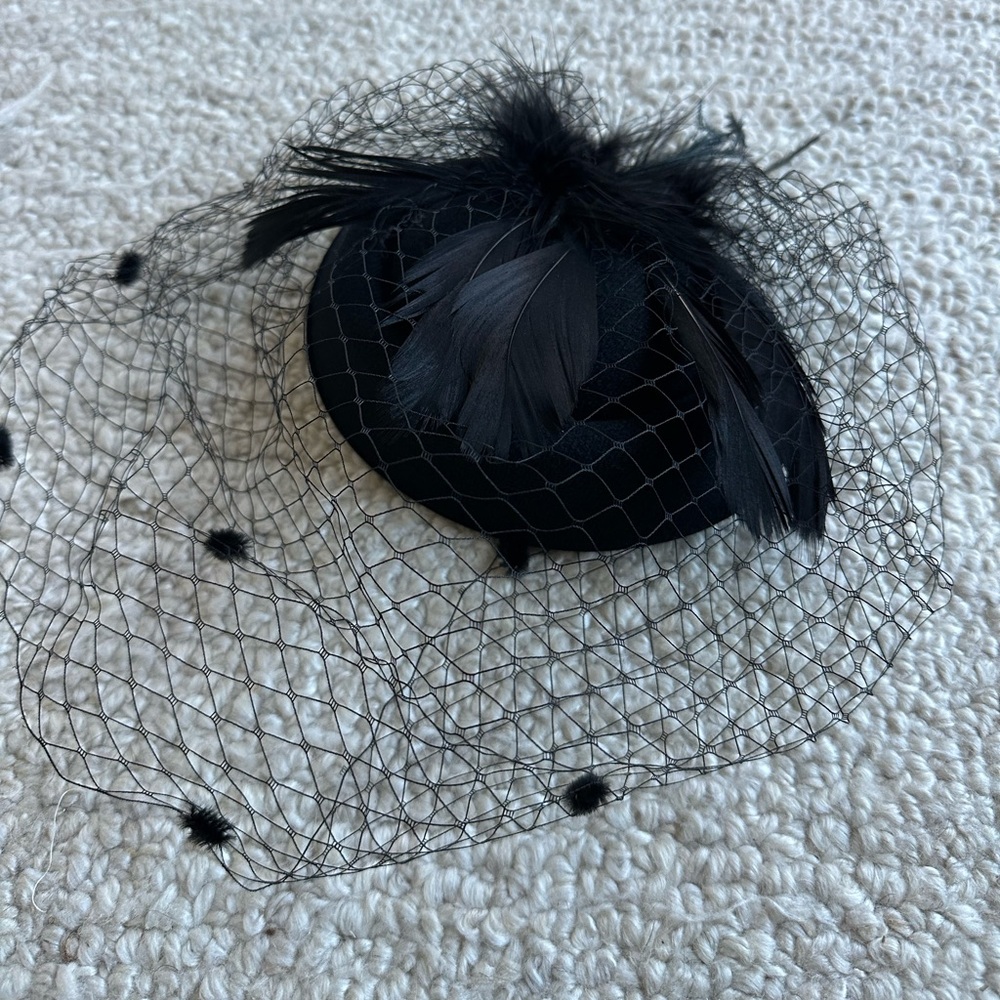 Elegant Black Feathered Women's Fascinator